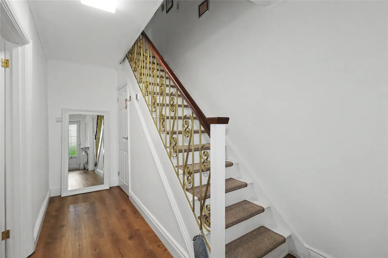 Belgrave Manor, Woking, GU22, photo 10