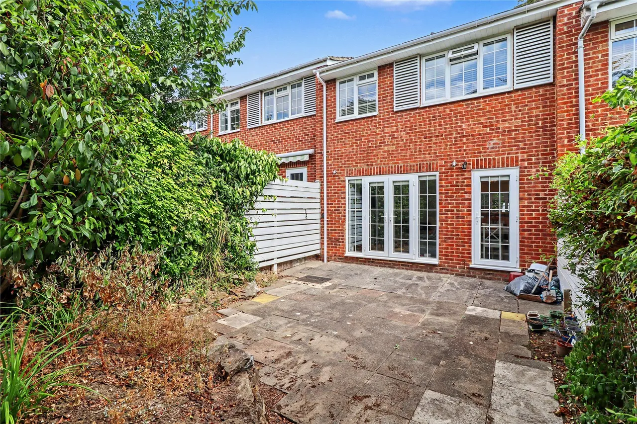 Belgrave Manor, Woking, GU22, photo 16