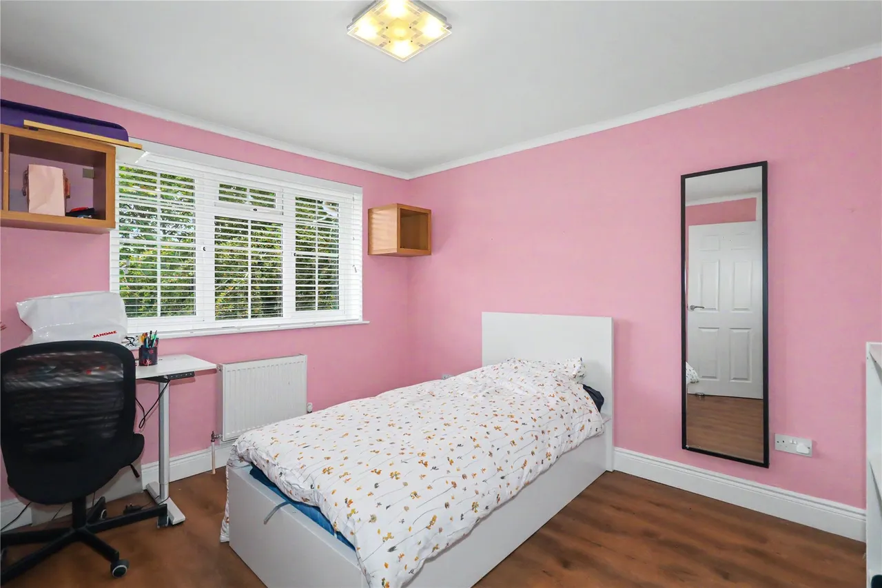 Belgrave Manor, Woking, GU22, photo 12