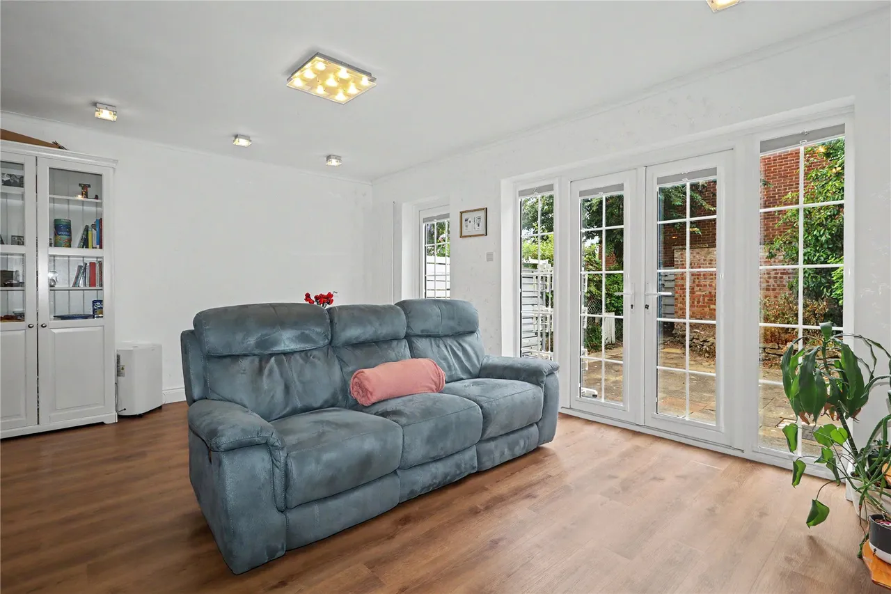 Belgrave Manor, Woking, GU22, photo 8