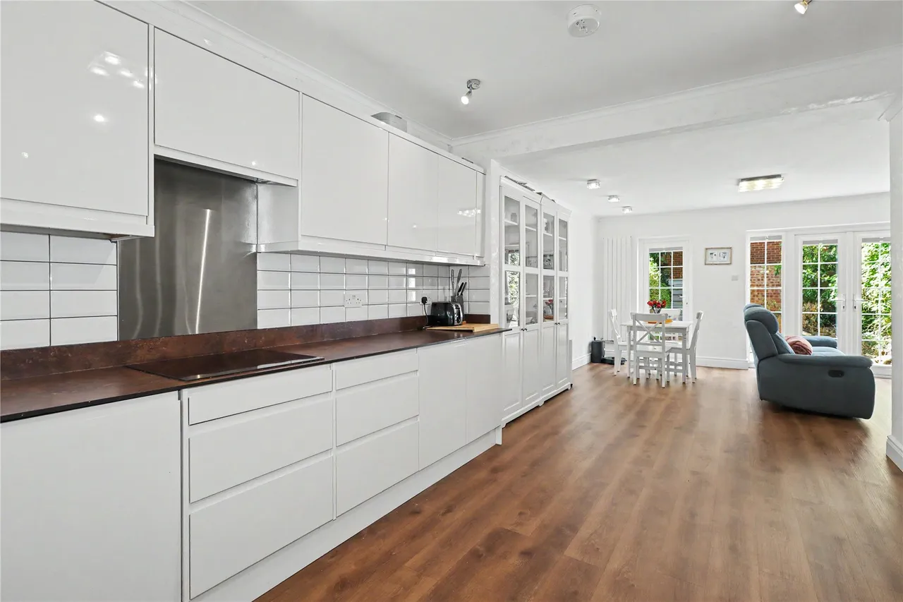 Belgrave Manor, Woking, GU22, photo 6