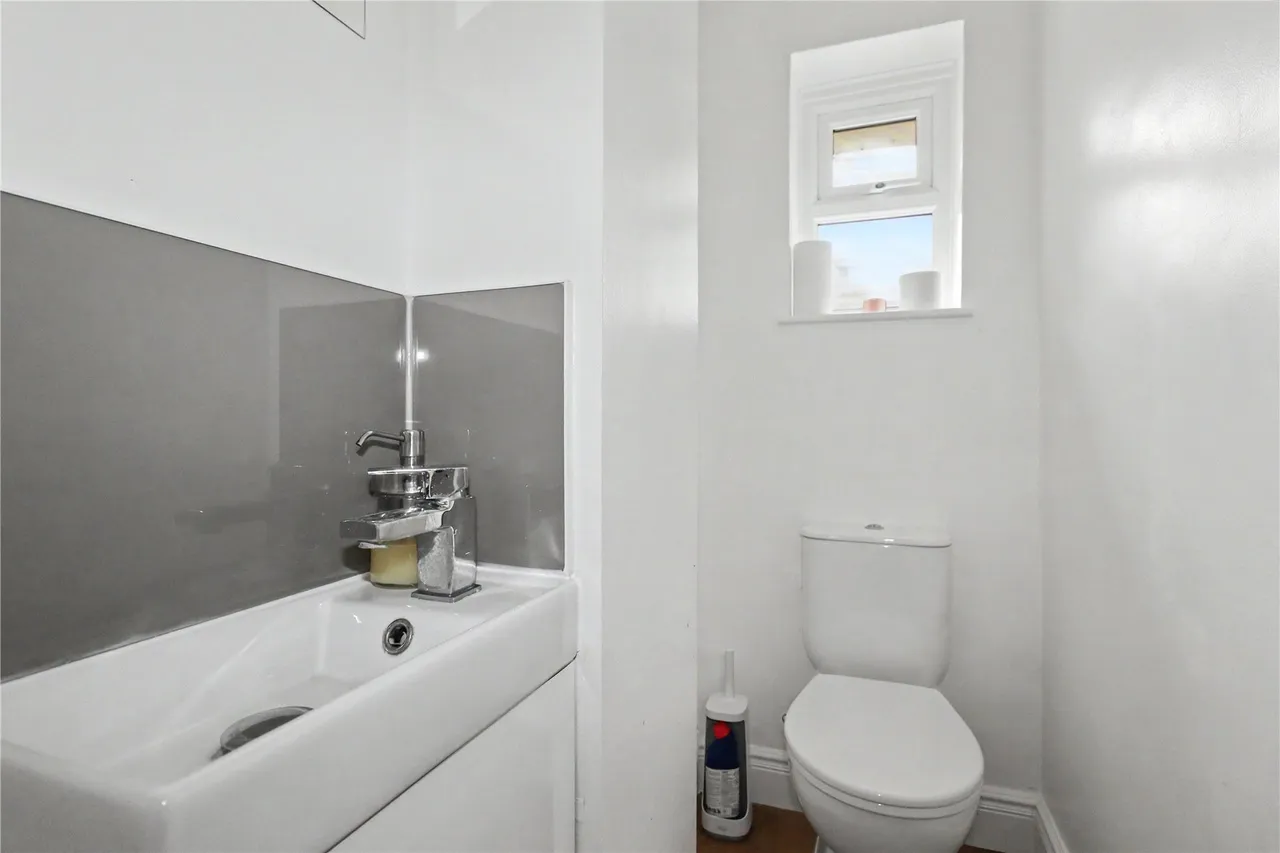 Belgrave Manor, Woking, GU22, photo 9