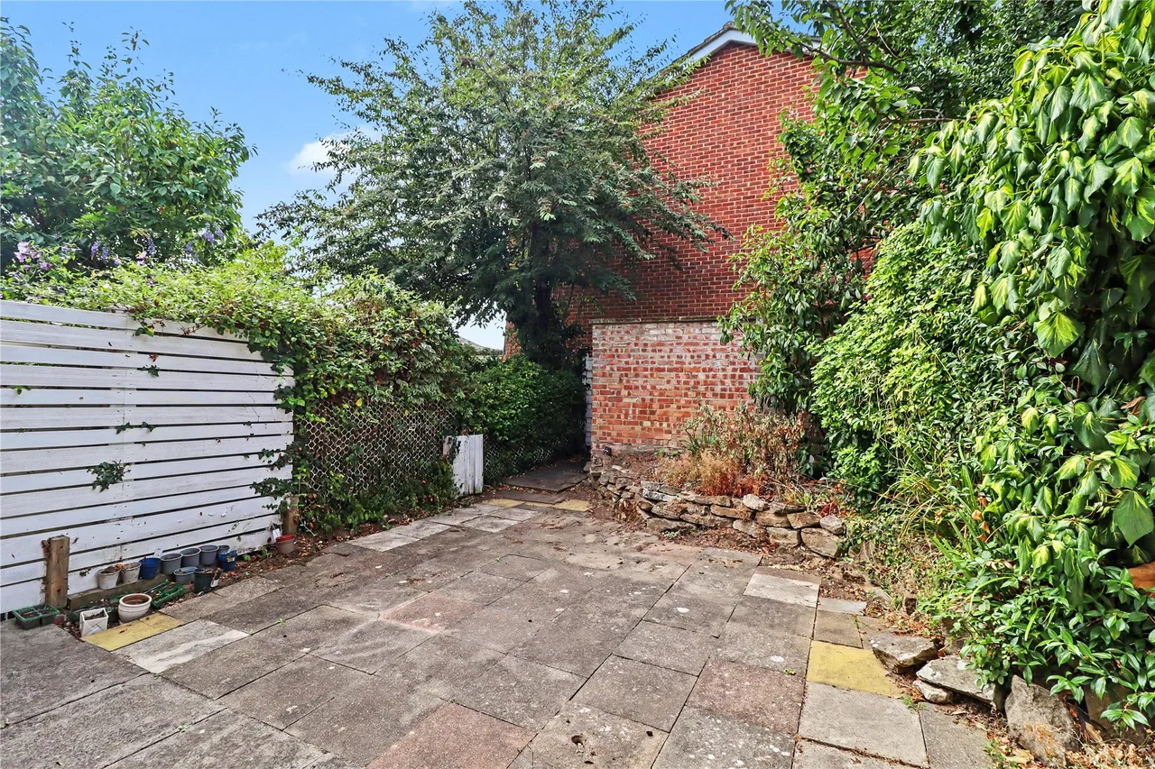 Belgrave Manor, Woking, GU22, photo 15