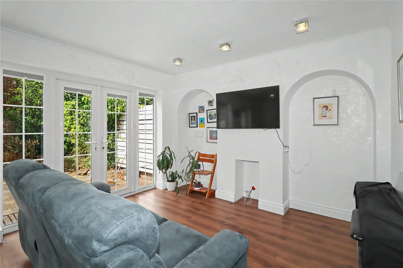 Belgrave Manor, Woking, GU22, photo 3
