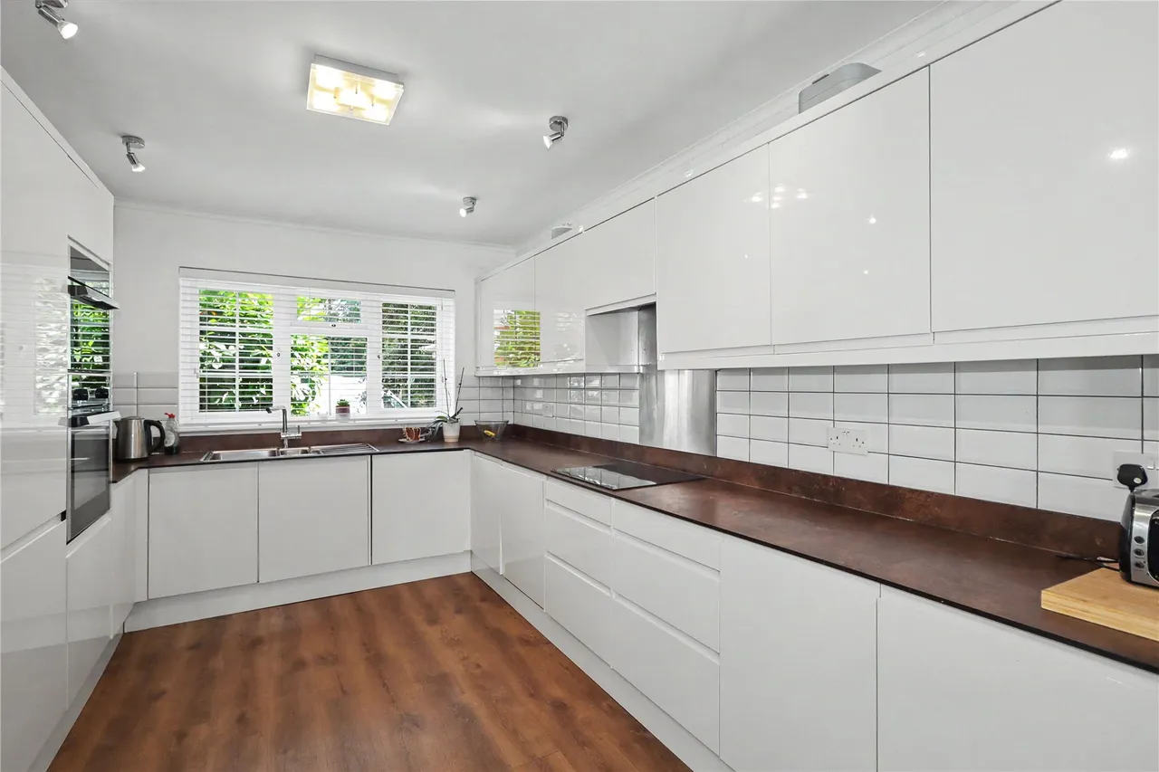 Belgrave Manor, Woking, GU22, photo 4