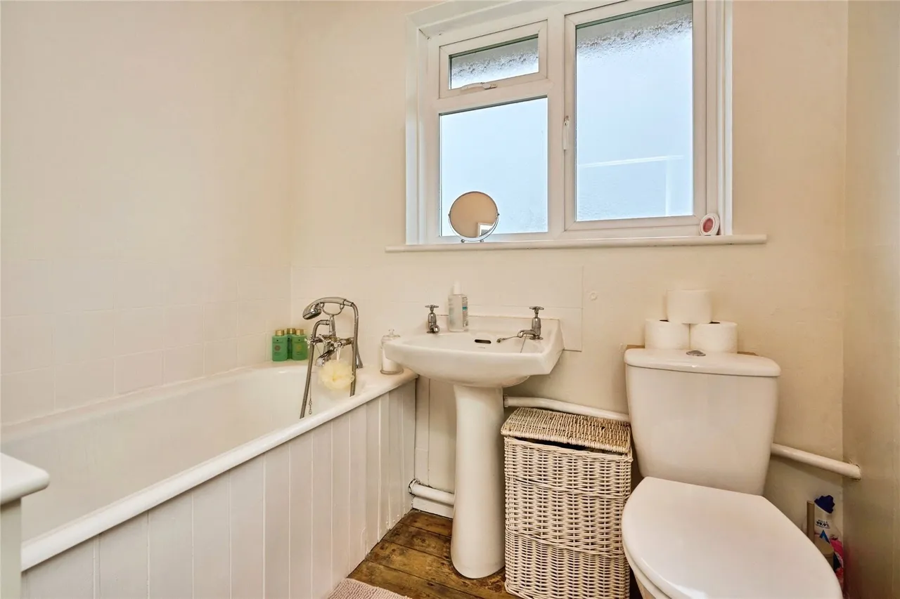 Nodes Road, Cowes, PO31, photo 17