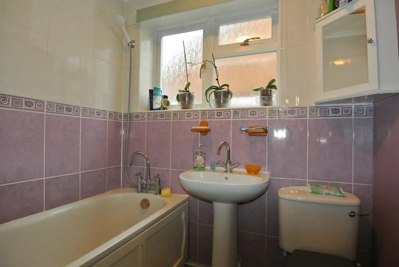 Dukes Close, Ashford, Surrey, TW15 1BQ, photo 10