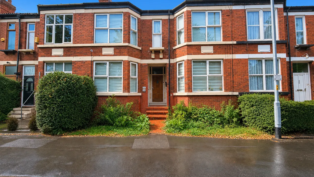 2 bed flat for sale, Edgeley Road, Cheadle Heath, SK3