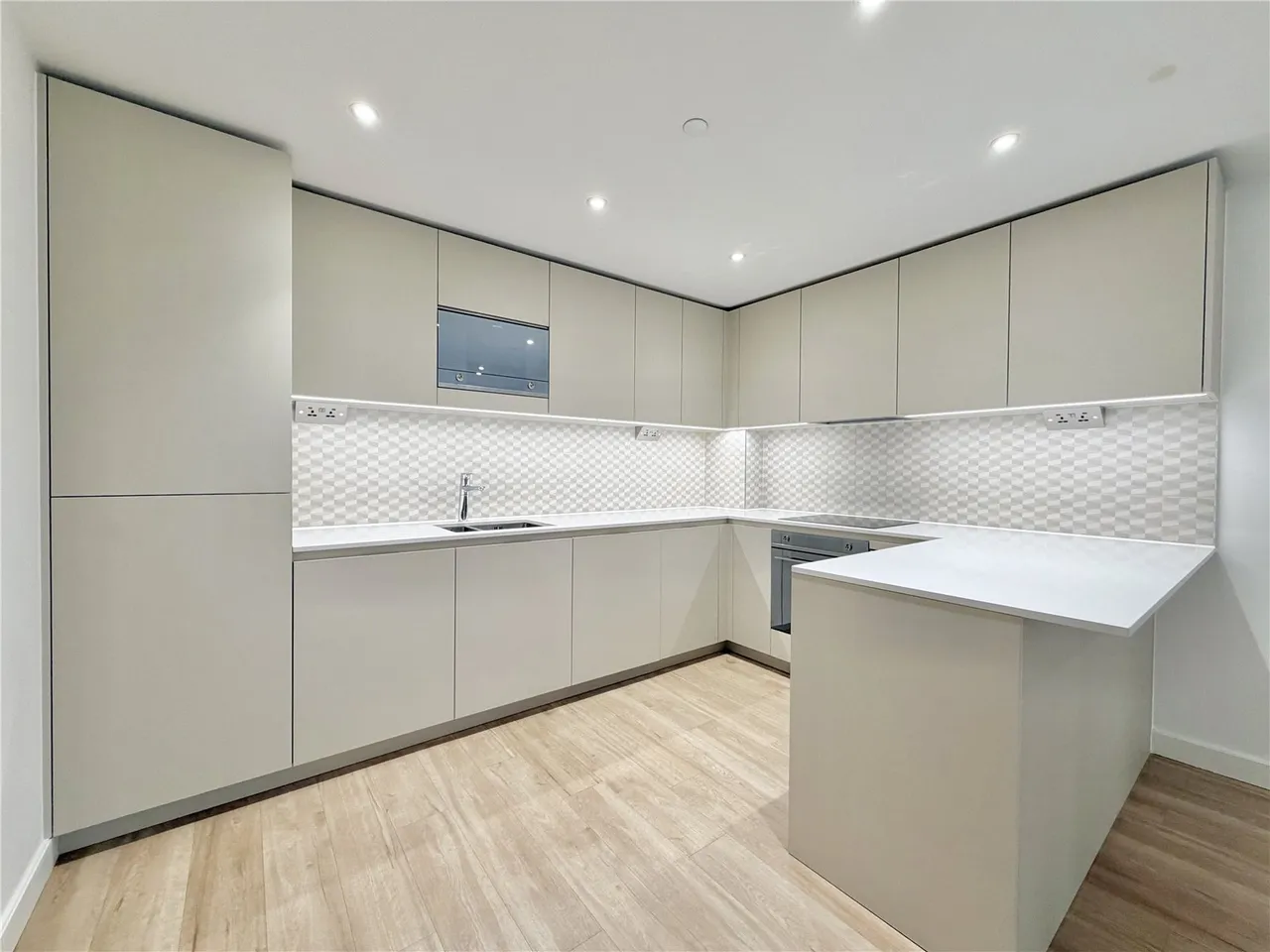 Caversham Road, London, NW9, photo 3