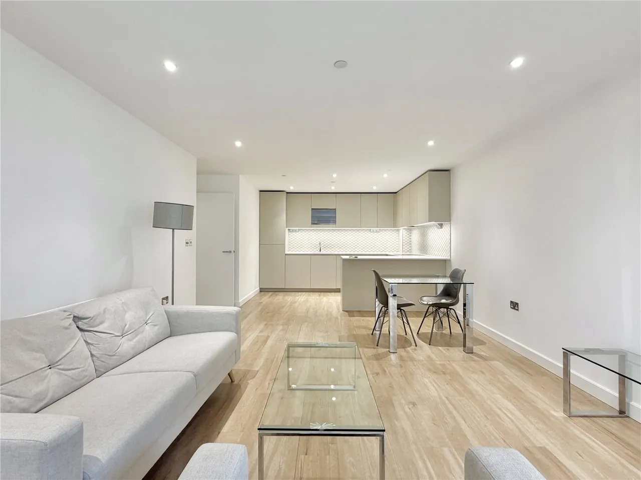 2 bed flat for sale, Caversham Road, London, NW9