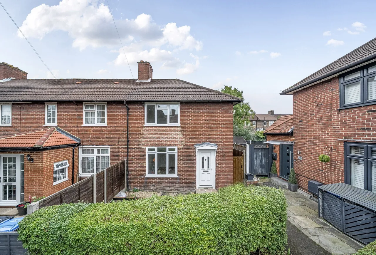 3 bed house for sale — Neath Gardens, Morden, SM4 6JN