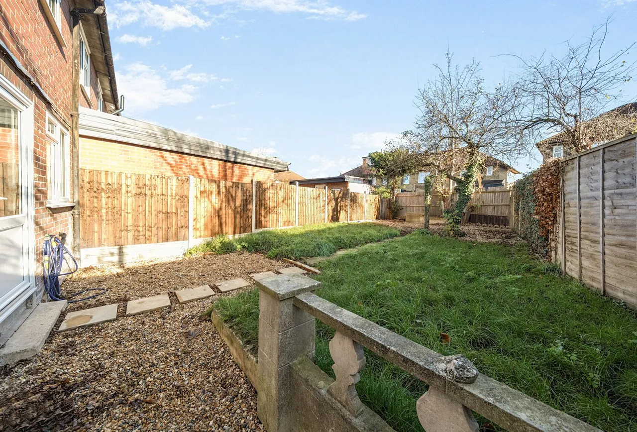 Neath Gardens, Morden, SM4 6JN, photo 23