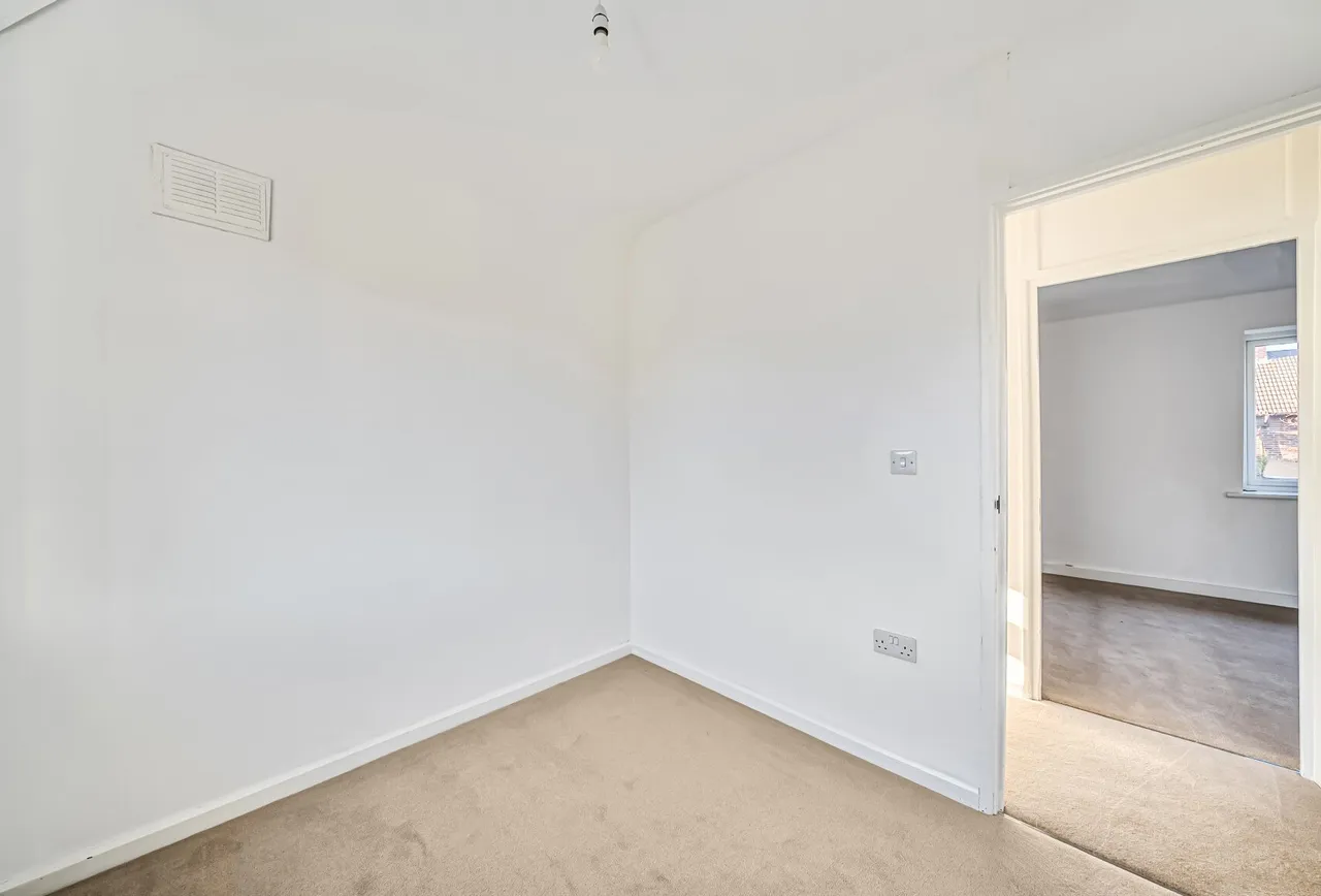 Neath Gardens, Morden, SM4 6JN, photo 17