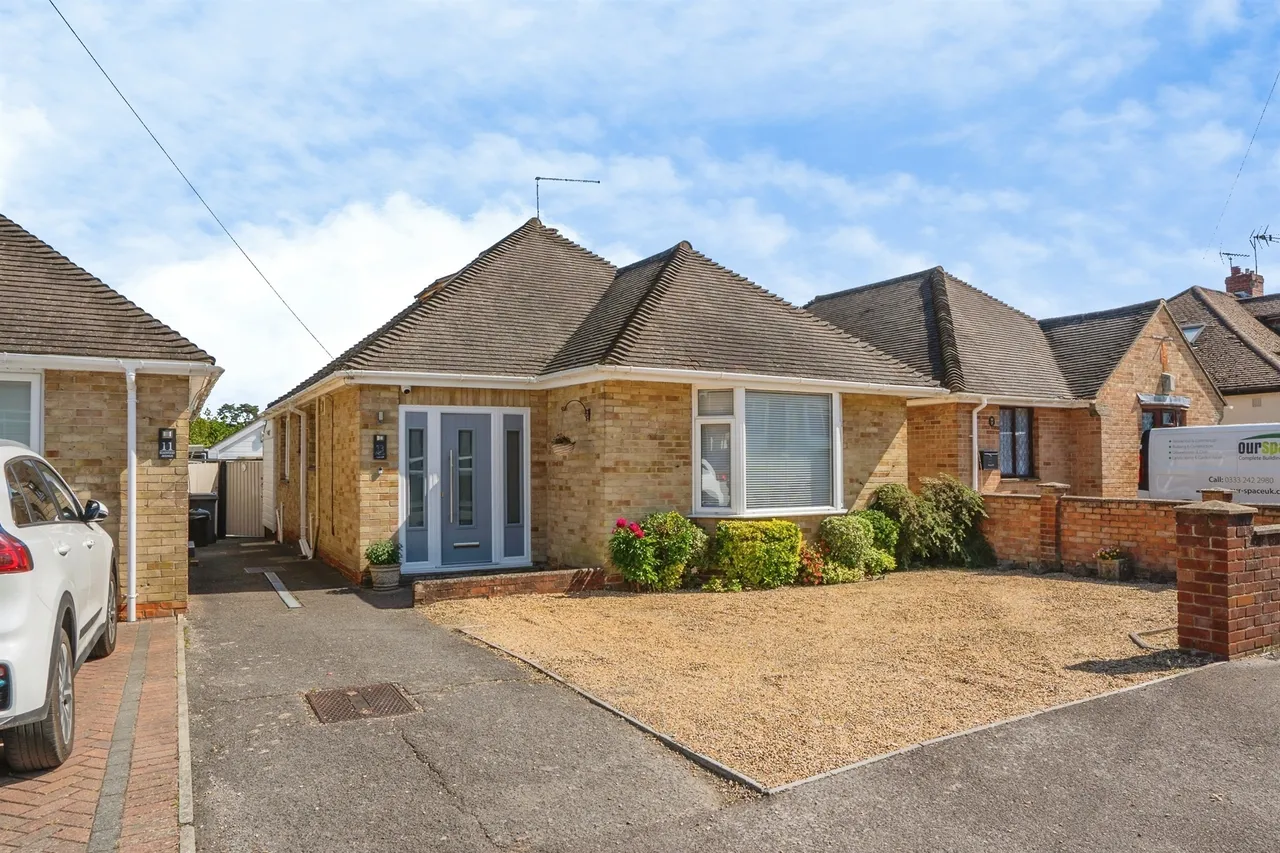 3 bed house for sale — Elmwood Avenue, Waterlooville