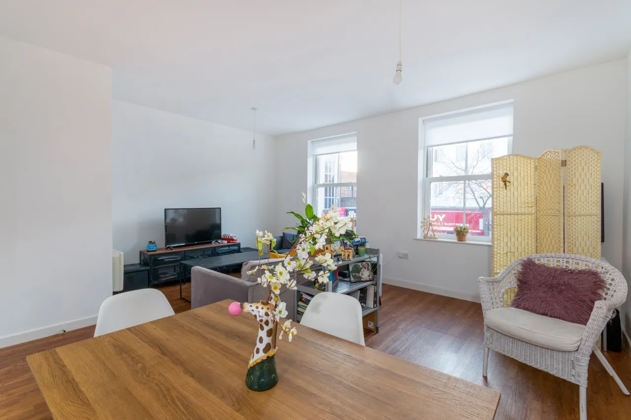 2 bed flat to rent, Walworth Road, London, SE17