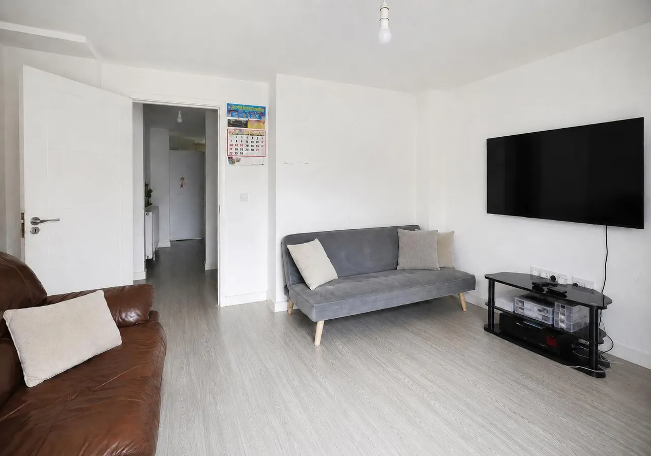 Woodend Close, Grays, RM17, photo 3