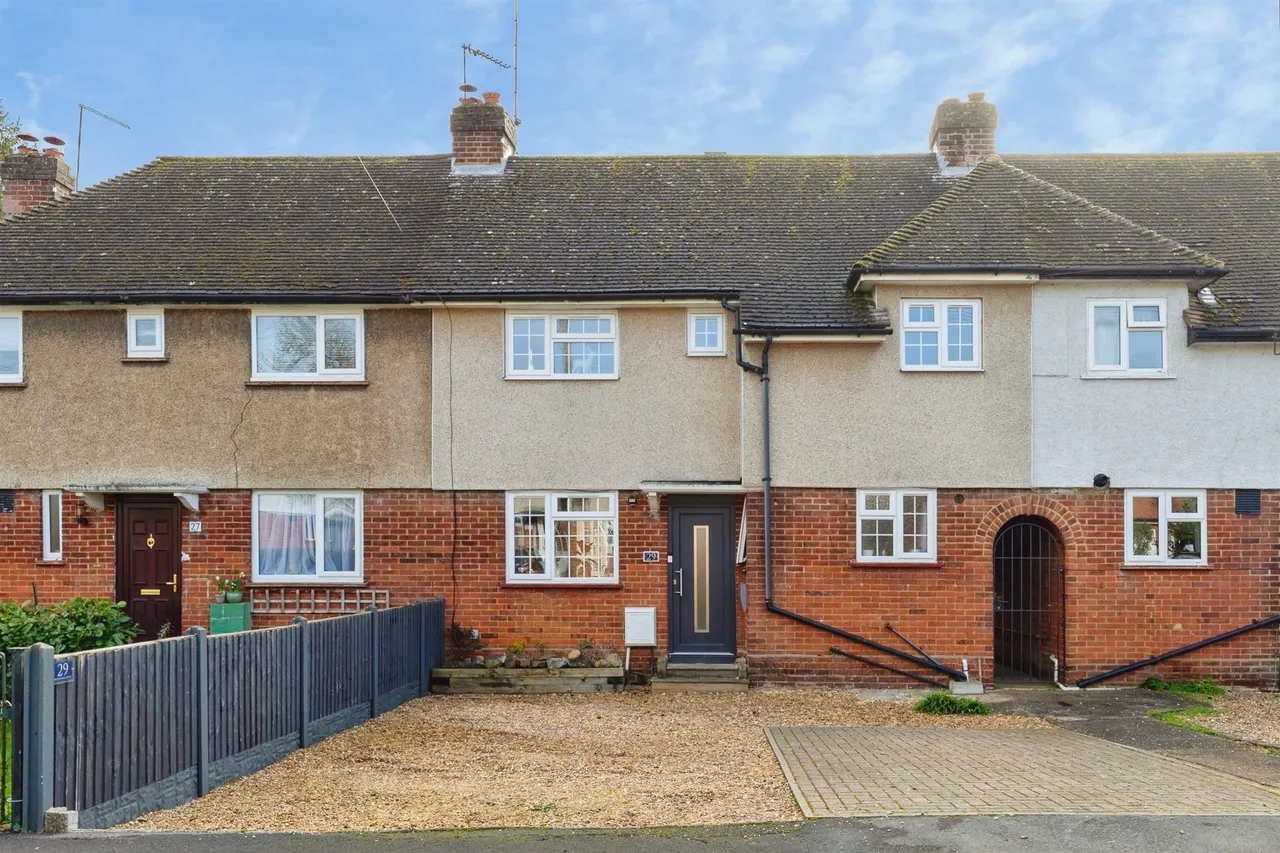 3 bed house for sale — Broomfield Road, Welwyn