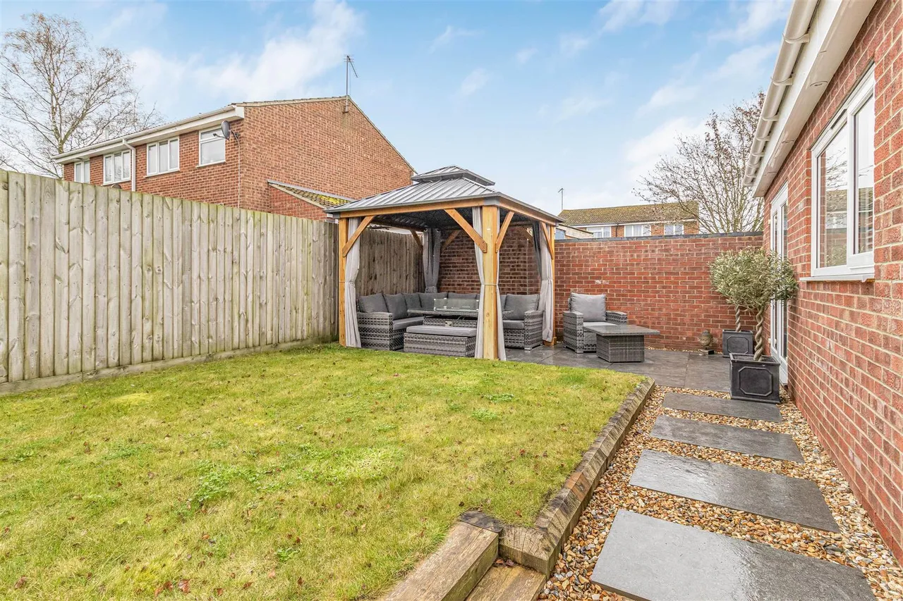 Honeysuckle Close, Red Lodge, IP28, photo 17