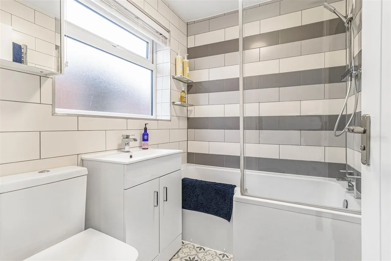 Honeysuckle Close, Red Lodge, IP28, photo 11