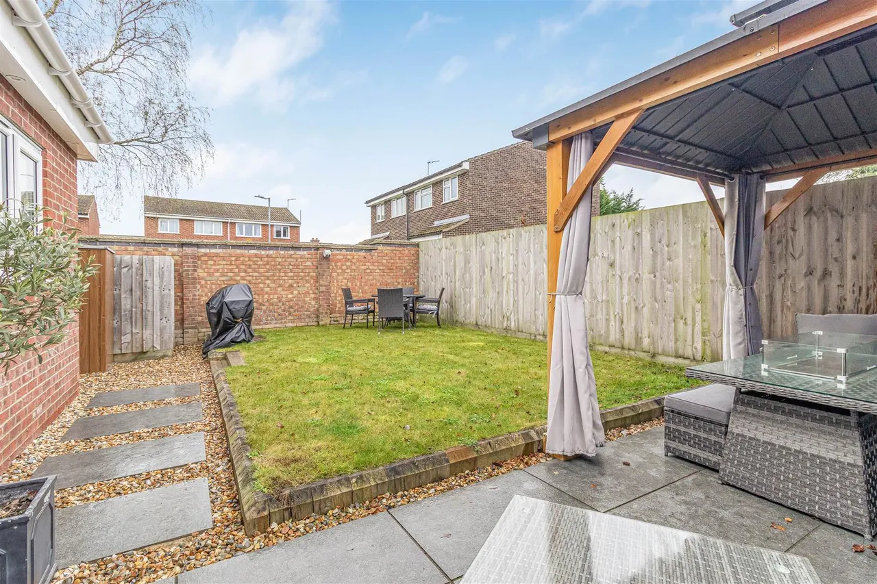 Honeysuckle Close, Red Lodge, IP28, photo 14