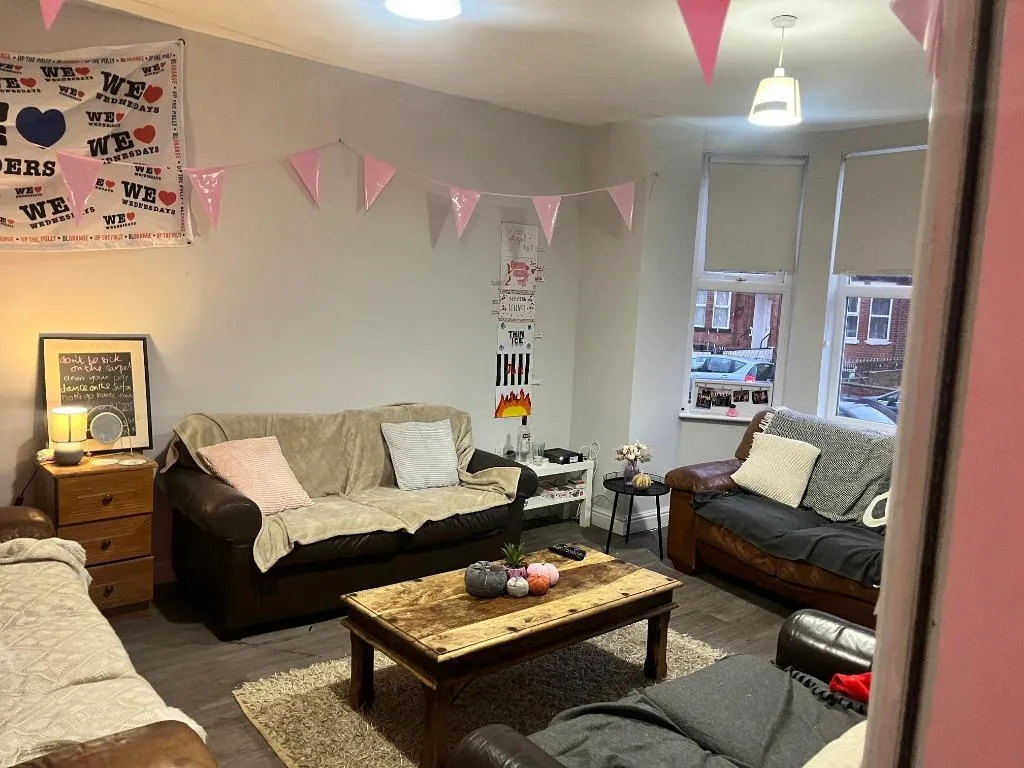9 bed house to rent, Booth Avenue, Fallowfield, M14