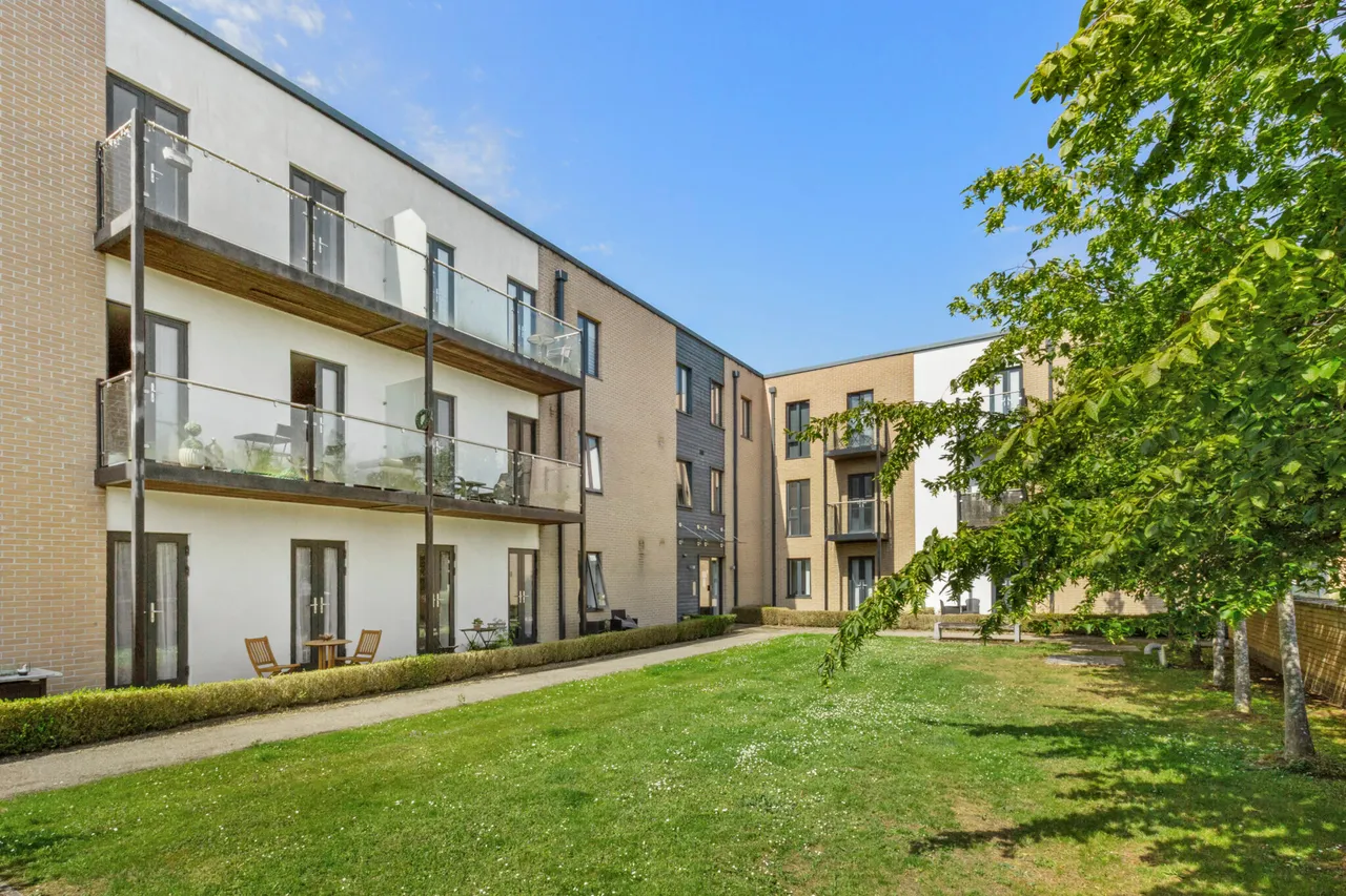 2 bed flat for sale, Latimer House Angus Court, Thame, OX9