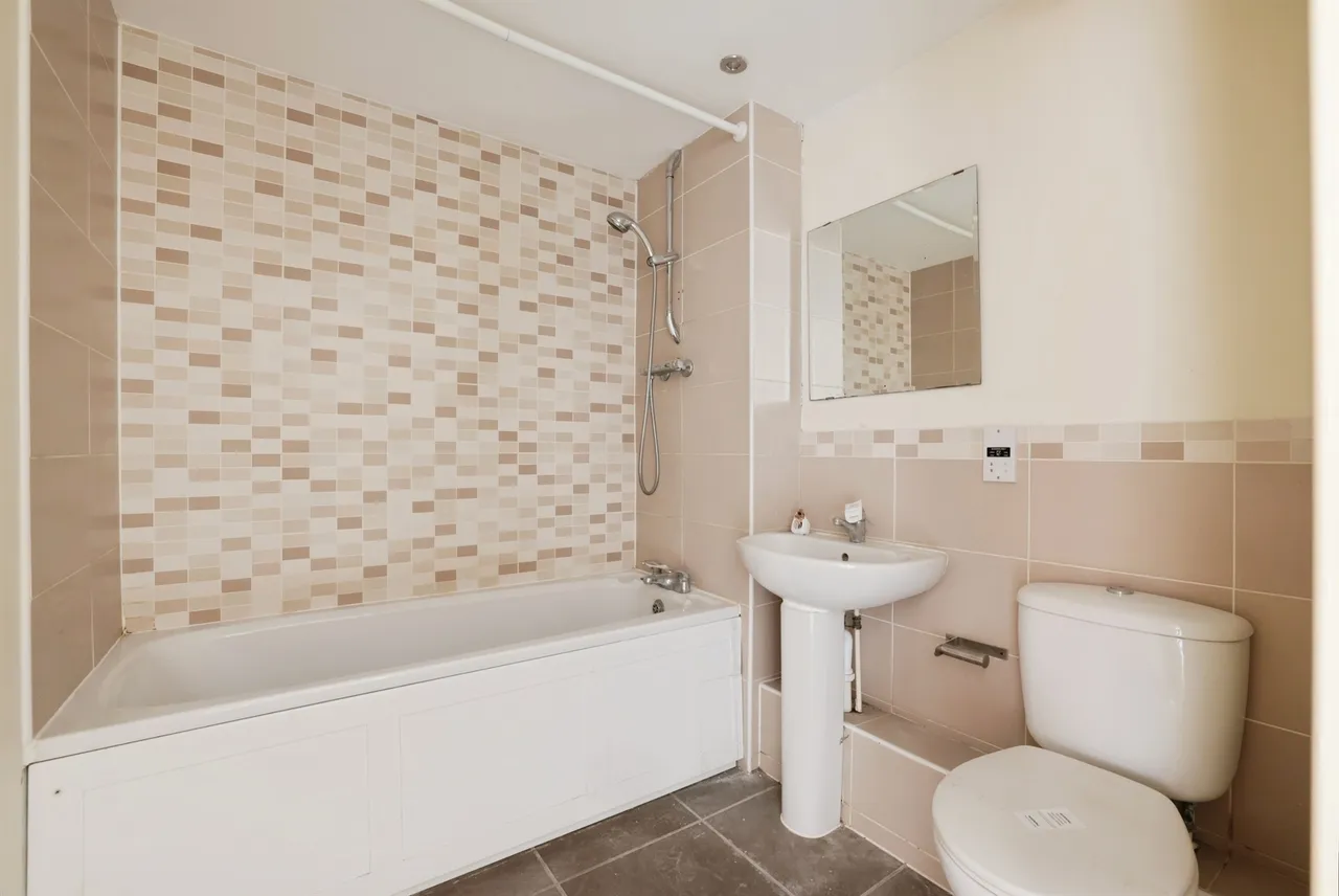Tadros Court, High Wycombe, HP13, photo 4