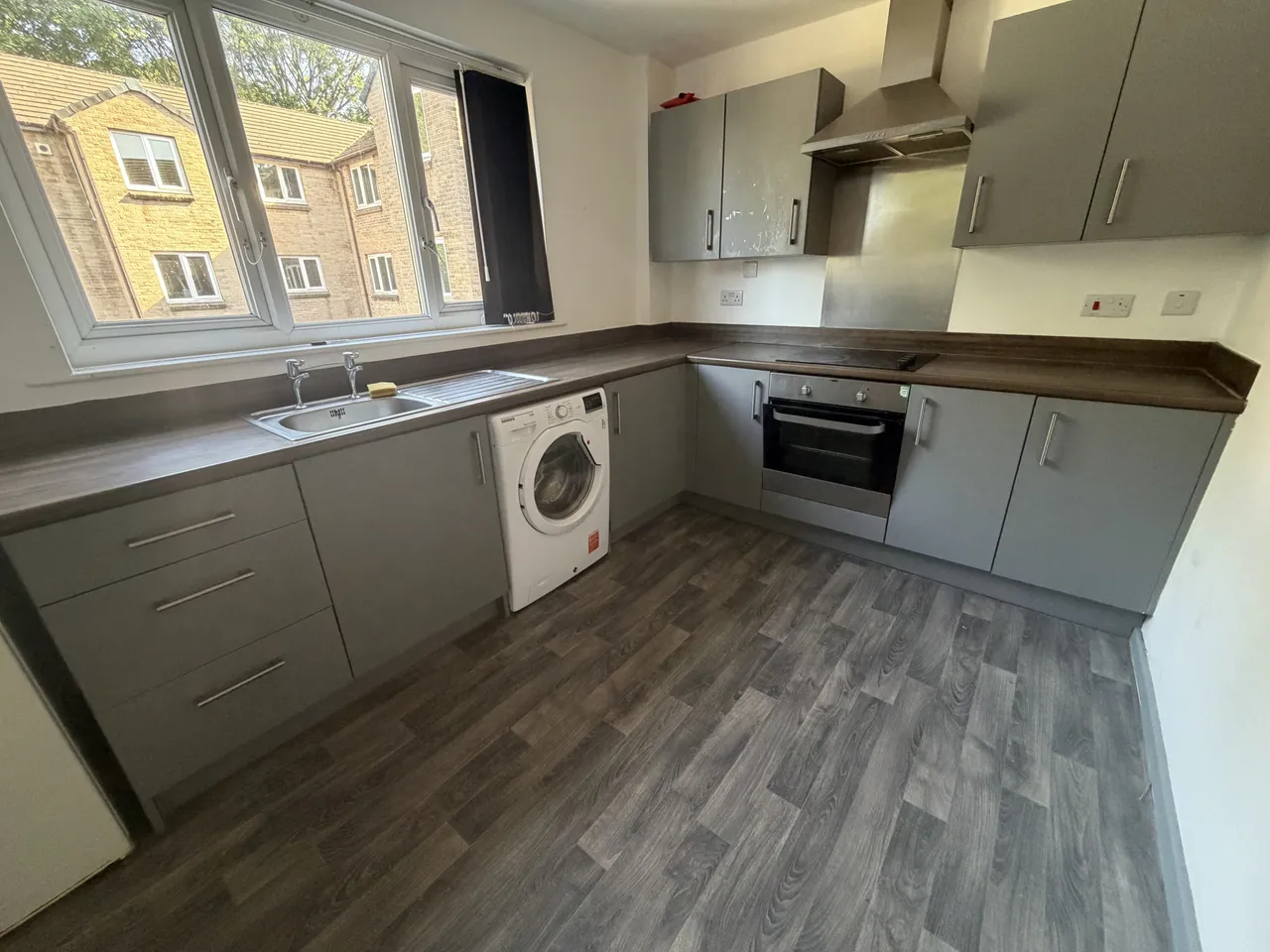 Cecil Avenue, BRADFORD, photo 6