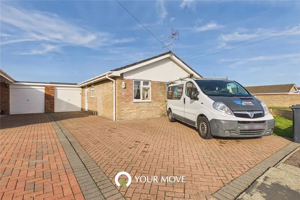 3 bed house to rent, Grebe Close, Bradwell, NR31