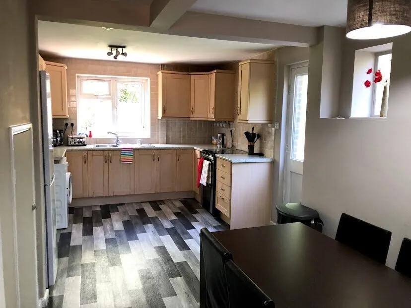 Southgate, RH10, photo 5