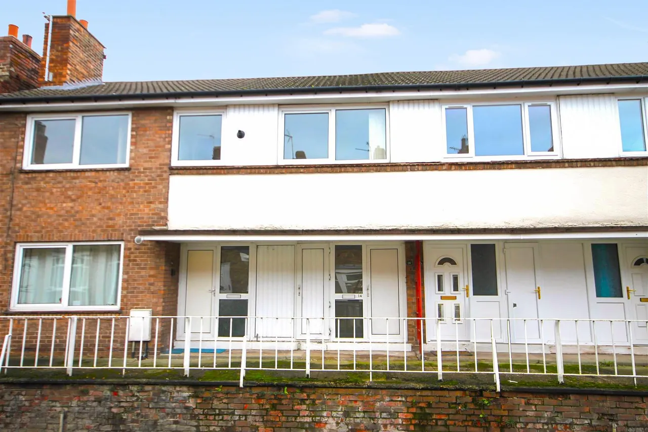 2 bed flat for sale — Cockpit Hill, Brompton, Northallerton, DL6 2RH