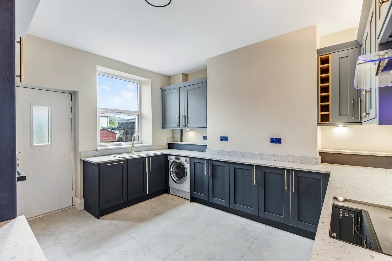 East Parade, Ilkley, LS29, photo 3