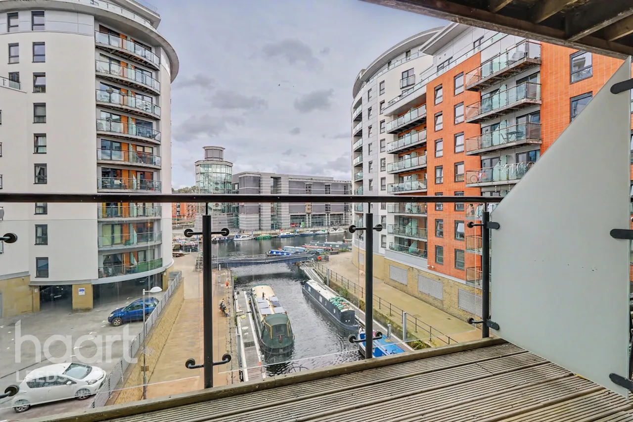 2 bed flat for sale, Armouries Way, Leeds, LS10