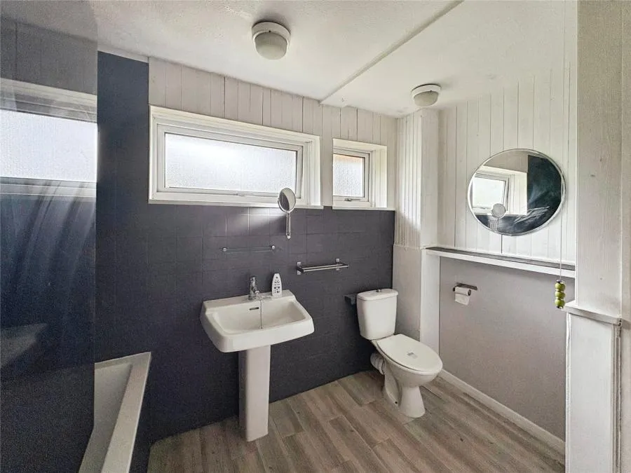 Sylvan Avenue, East Cowes, PO32, photo 11