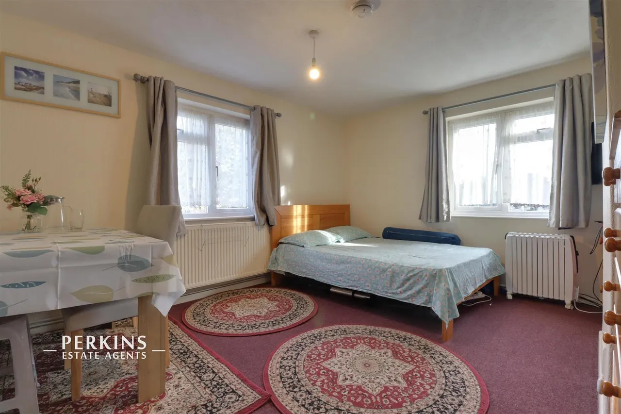 Kensington Road, Northolt, UB5, photo 2