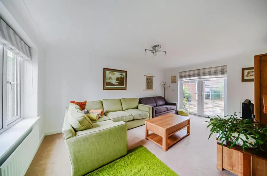Nightingale Lane, Barnham, PO22, photo 2