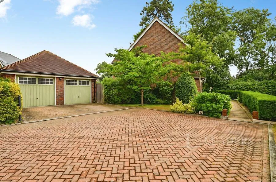Nightingale Lane, Barnham, PO22, photo 17