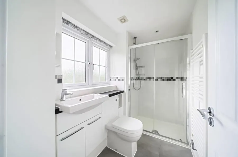 Nightingale Lane, Barnham, PO22, photo 10