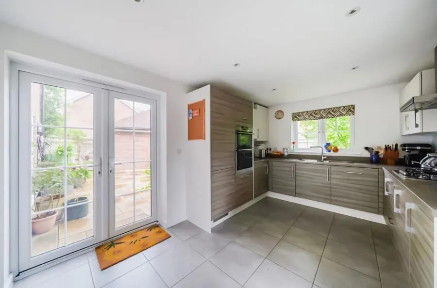 Nightingale Lane, Barnham, PO22, photo 5