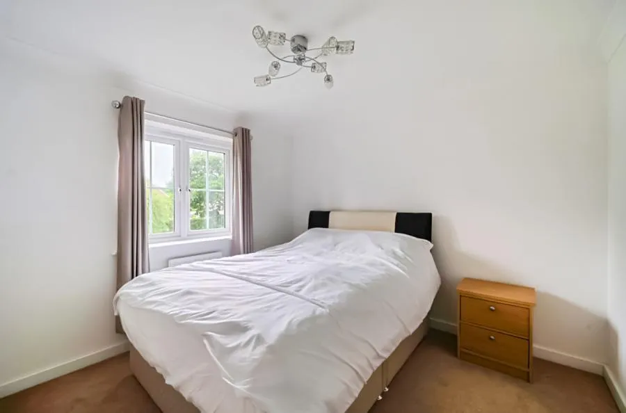 Nightingale Lane, Barnham, PO22, photo 11