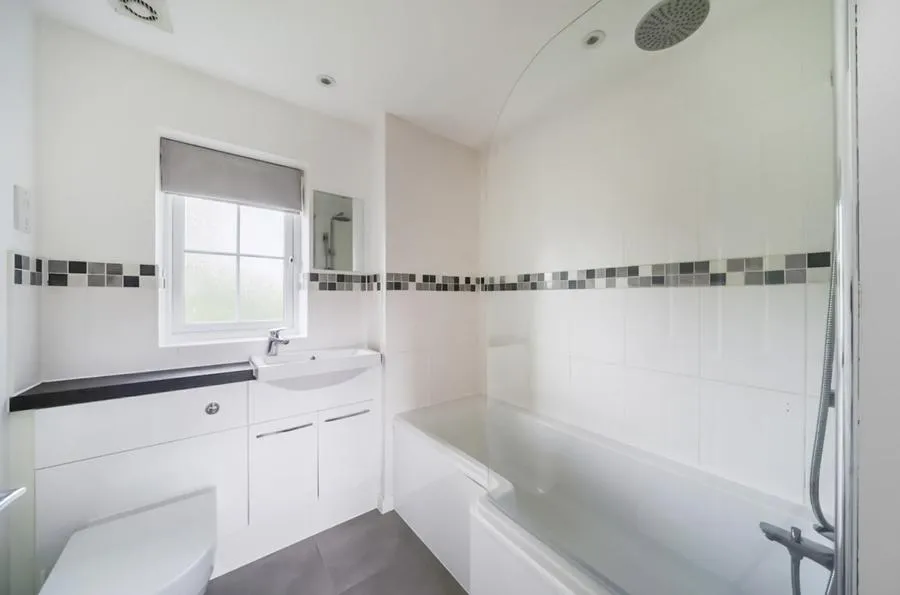 Nightingale Lane, Barnham, PO22, photo 13