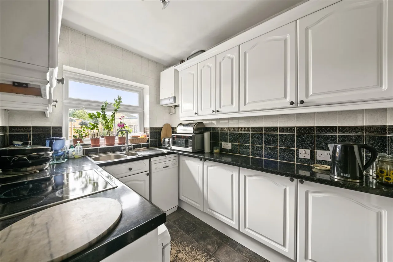 Barnhill Road, Hayes, photo 6