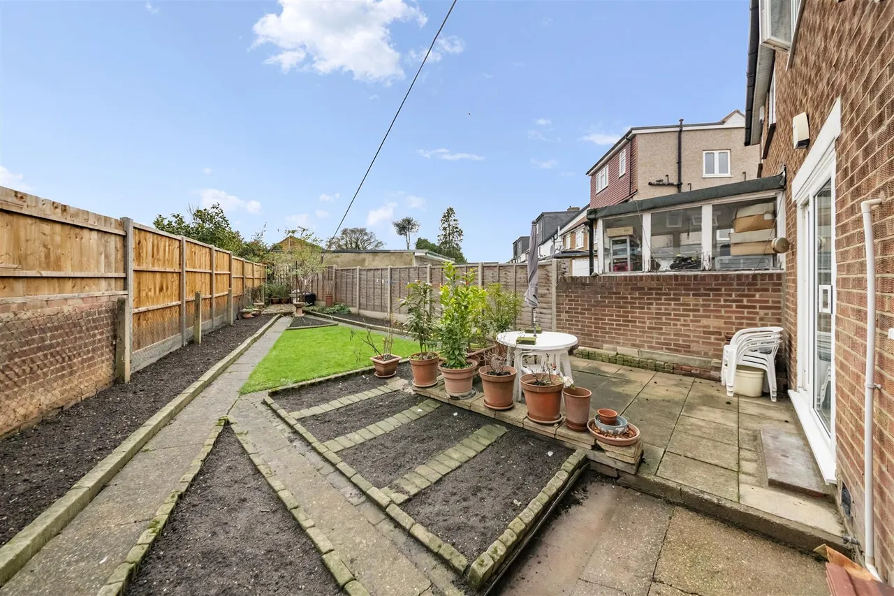 Barnhill Road, Hayes, photo 4