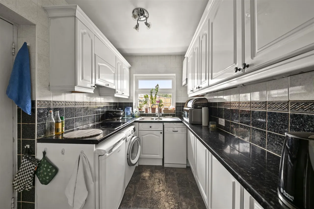 Barnhill Road, Hayes, photo 7