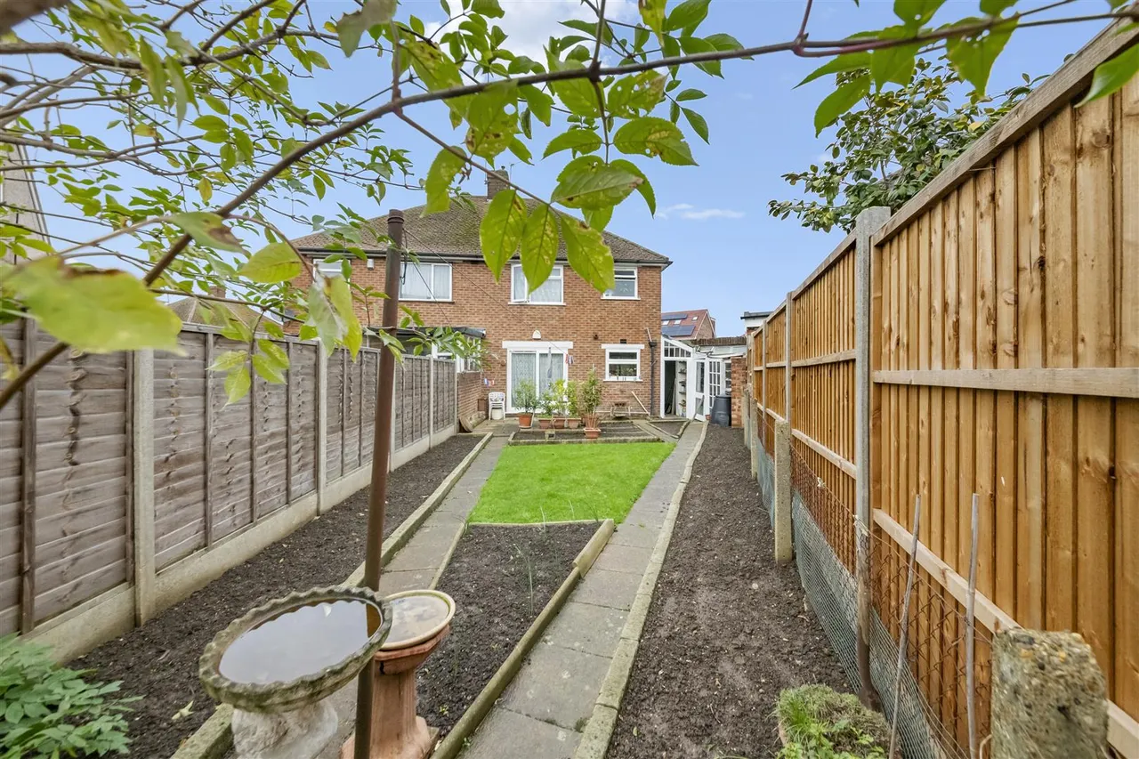 Barnhill Road, Hayes, photo 17