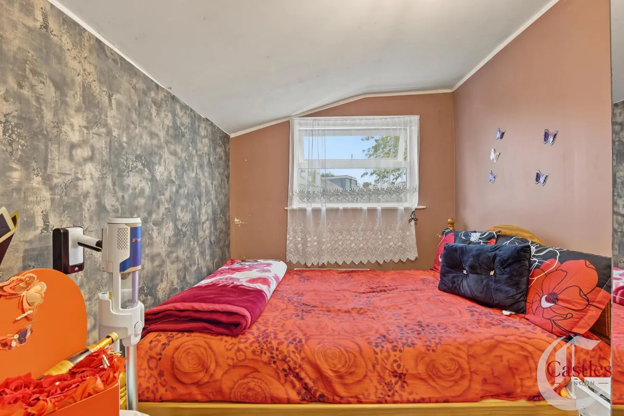 Croyland Road, London, N9, photo 9