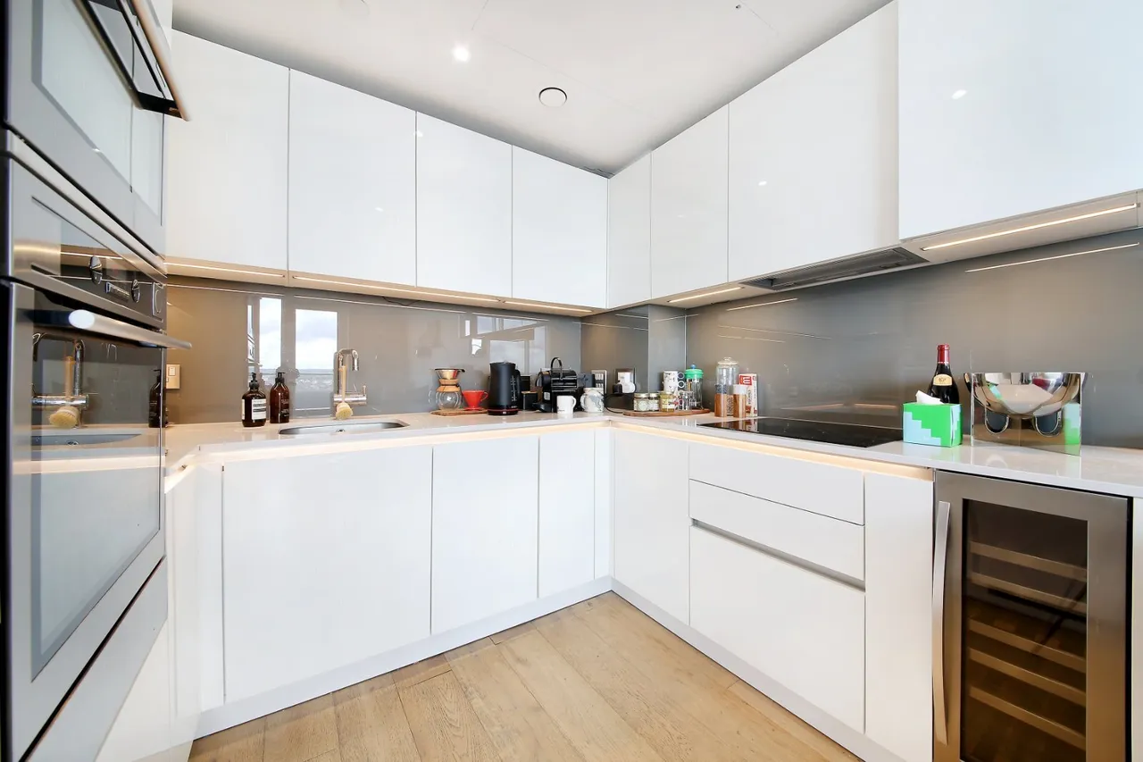 Lombard Road, London, SW11, photo 13