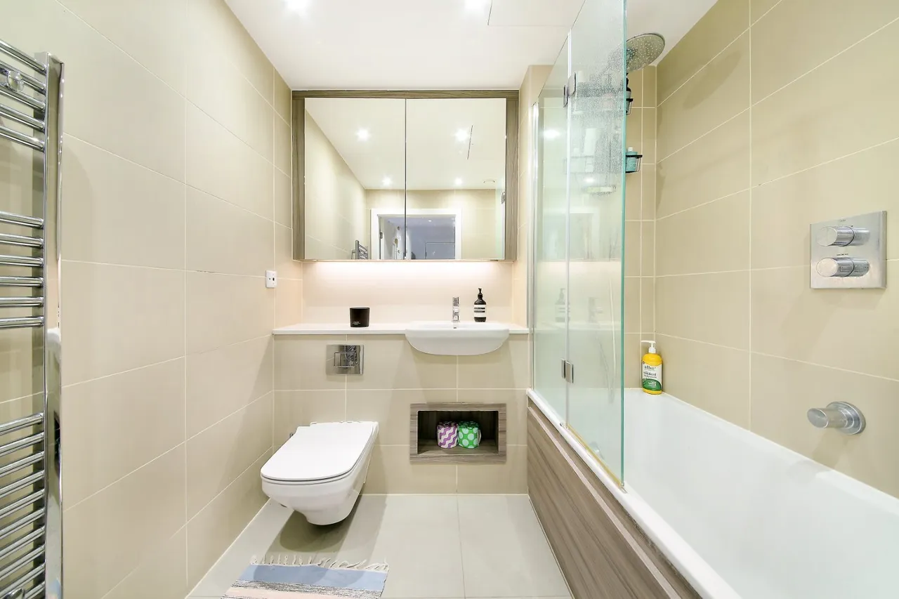 Lombard Road, London, SW11, photo 5