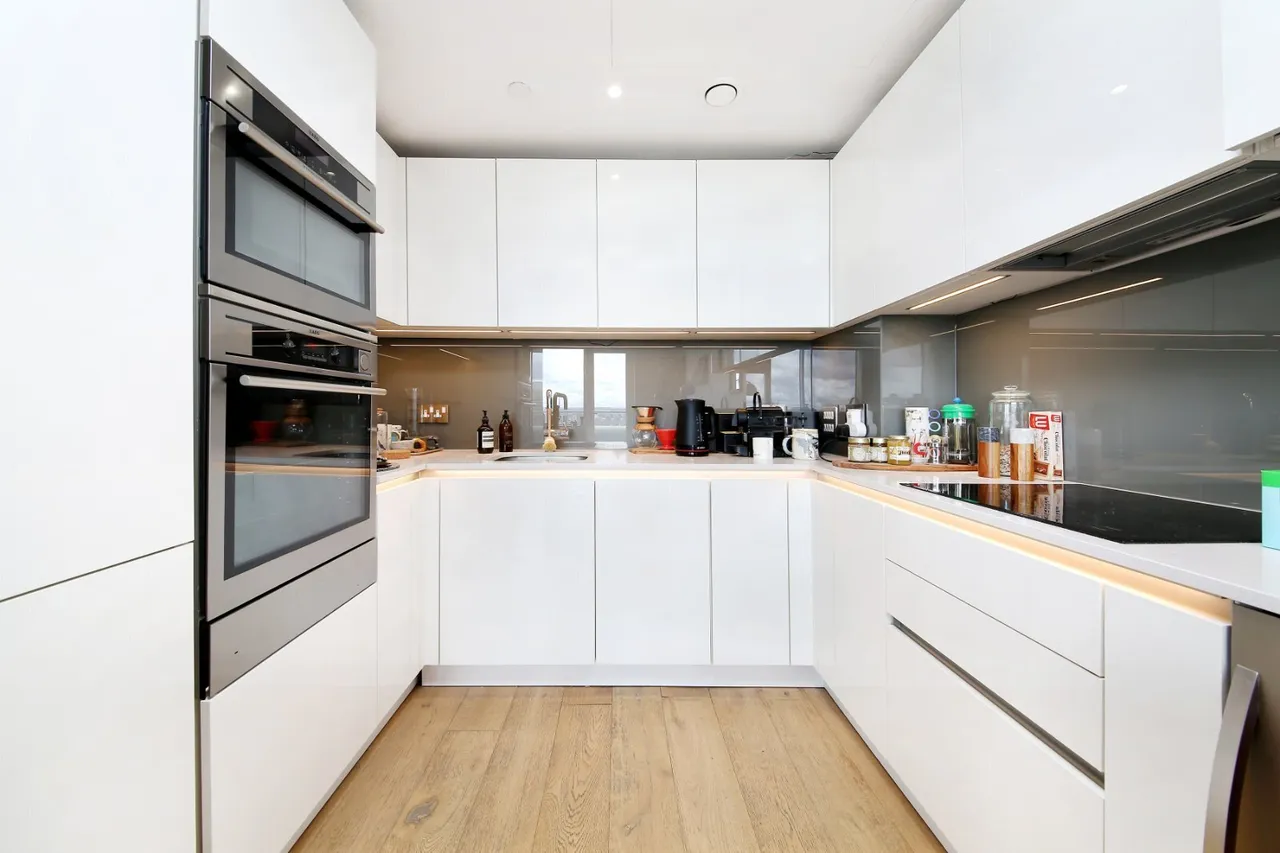 Lombard Road, London, SW11, photo 4