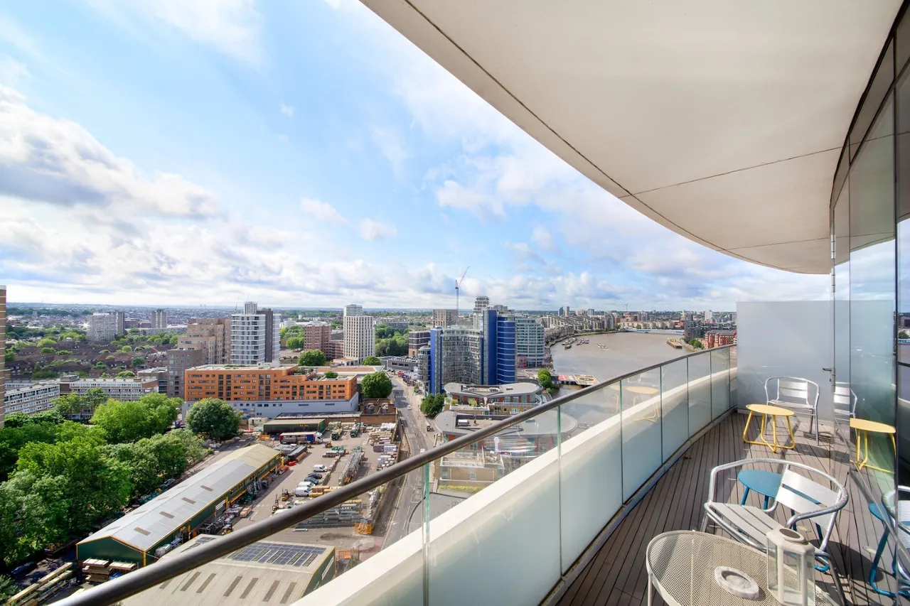 Lombard Road, London, SW11, photo 12